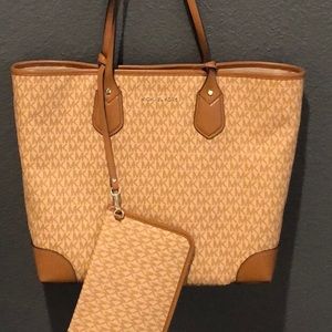 Mk tote good for travel